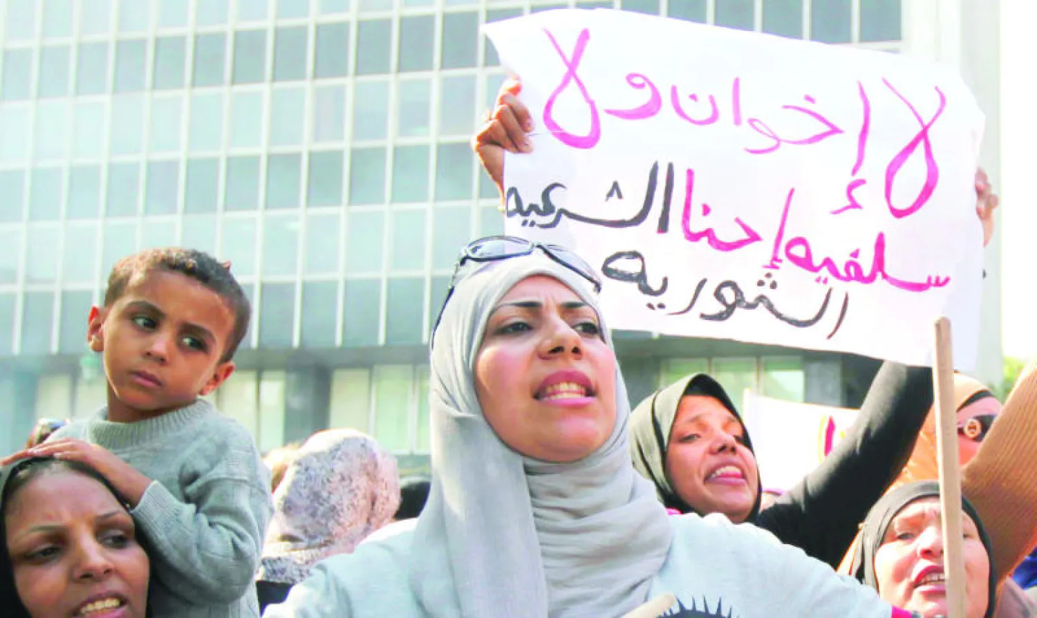 مرسي يكشف عن تعرضه لـ«الاختطاف قسرا» قبل عزله من الحكم ويدعو للطعن قضائيا على قرار إقالته