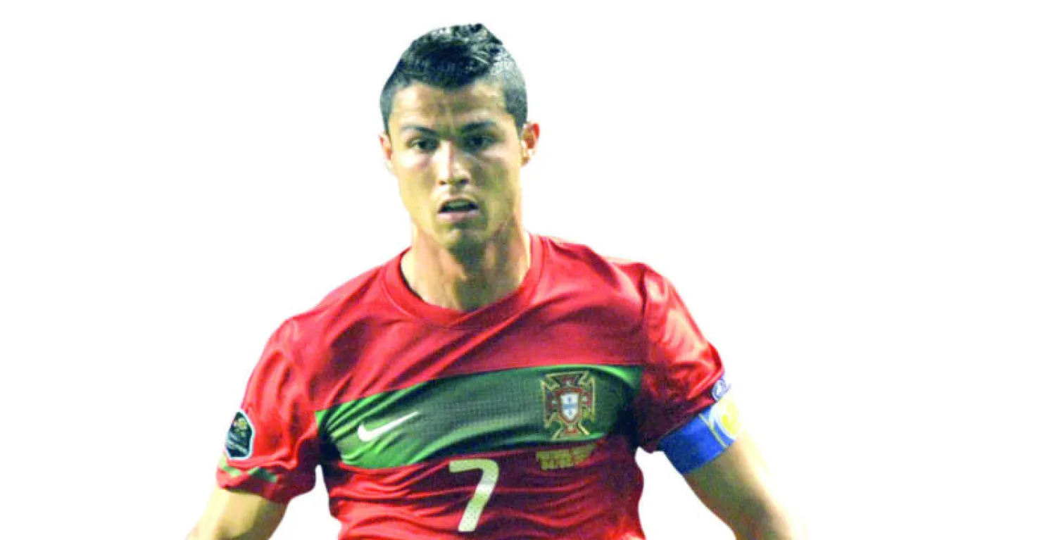 رونالدو يتحدى إبراهيموفيتش في مواجهة القمة بين البرتغال والسويد اليوم