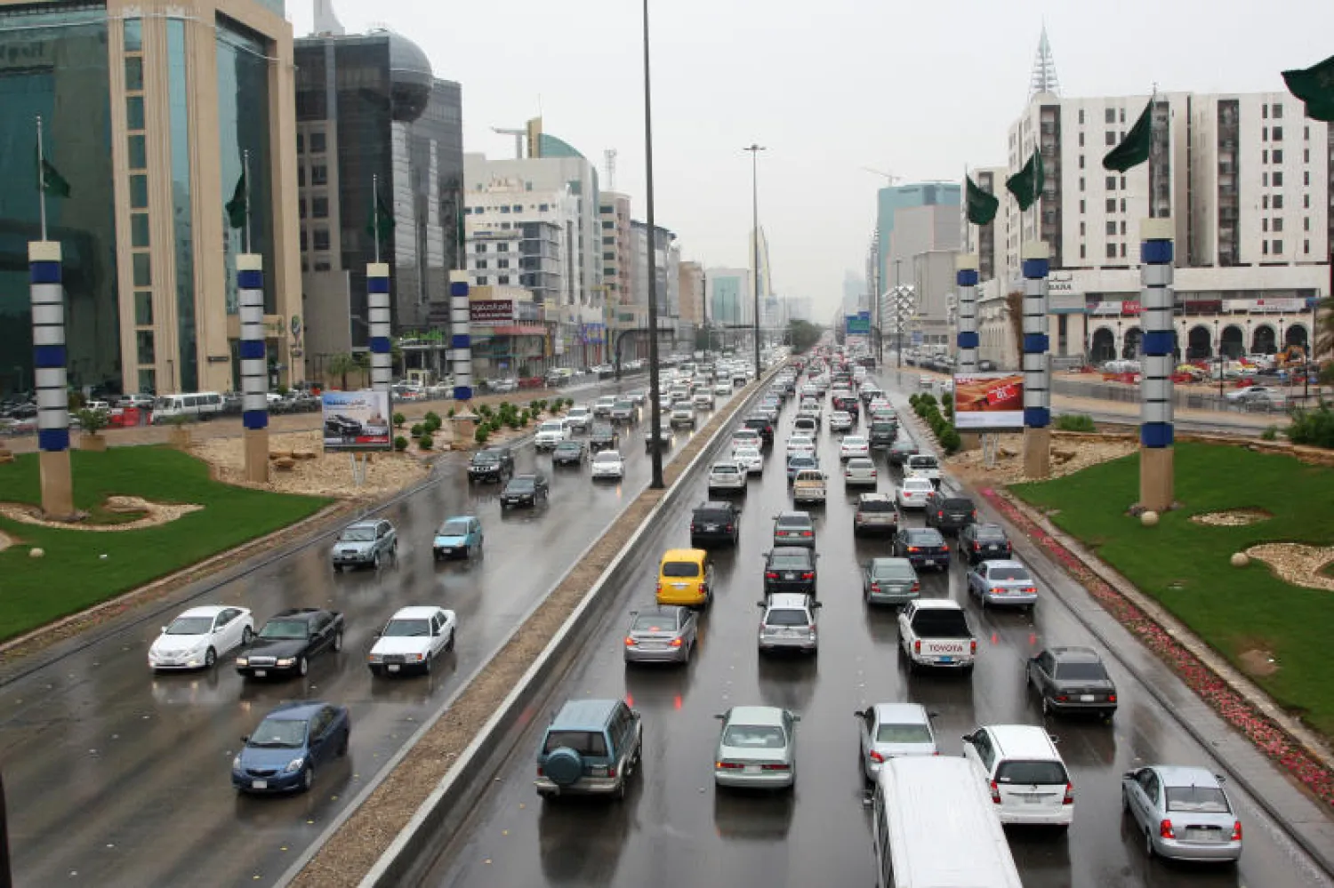 السعودية تحذر من «كتلة هوائية» باردة و«موجة» أمطار تغطي مناطق البلاد خلال أسبوع