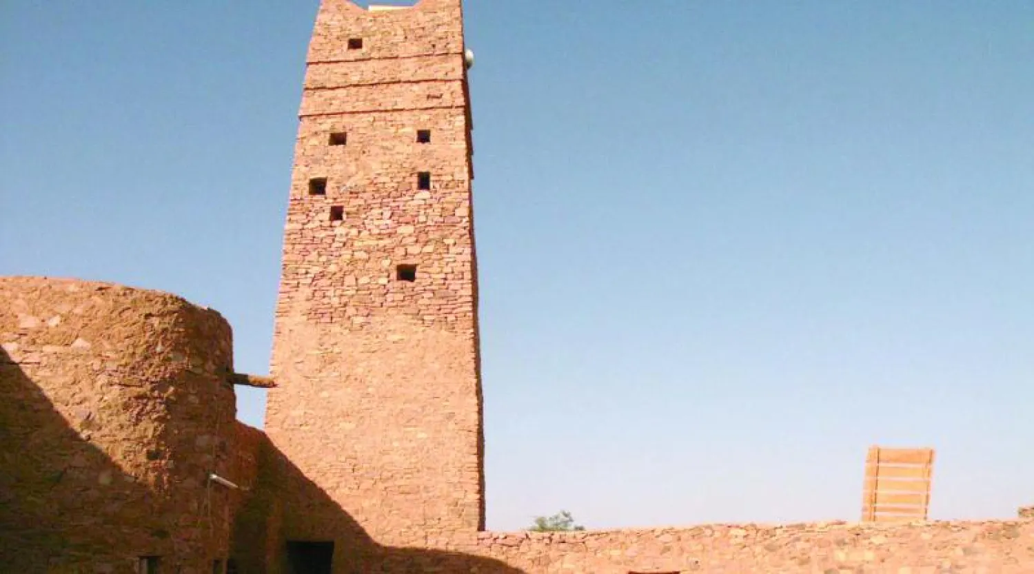 الرمال تزحف على الكنوز الأثرية في المدن الموريتانية التاريخية