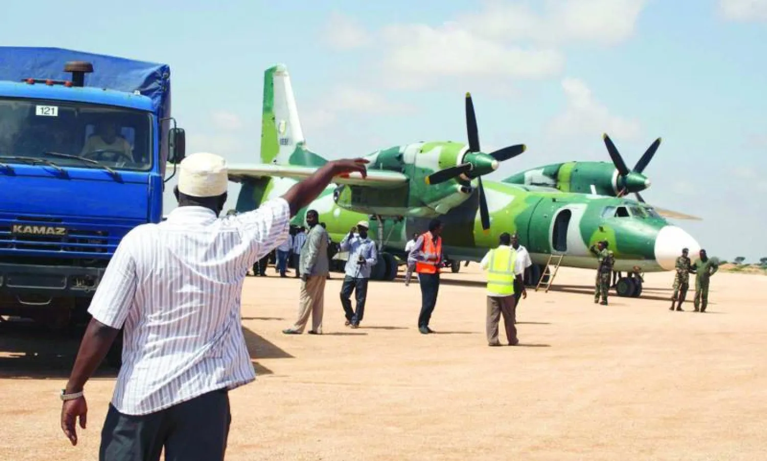 الرئيس السوداني يعلن عن تعديلات وزارية كبيرة.. ويحذر حملة السلاح والإصلاحيين