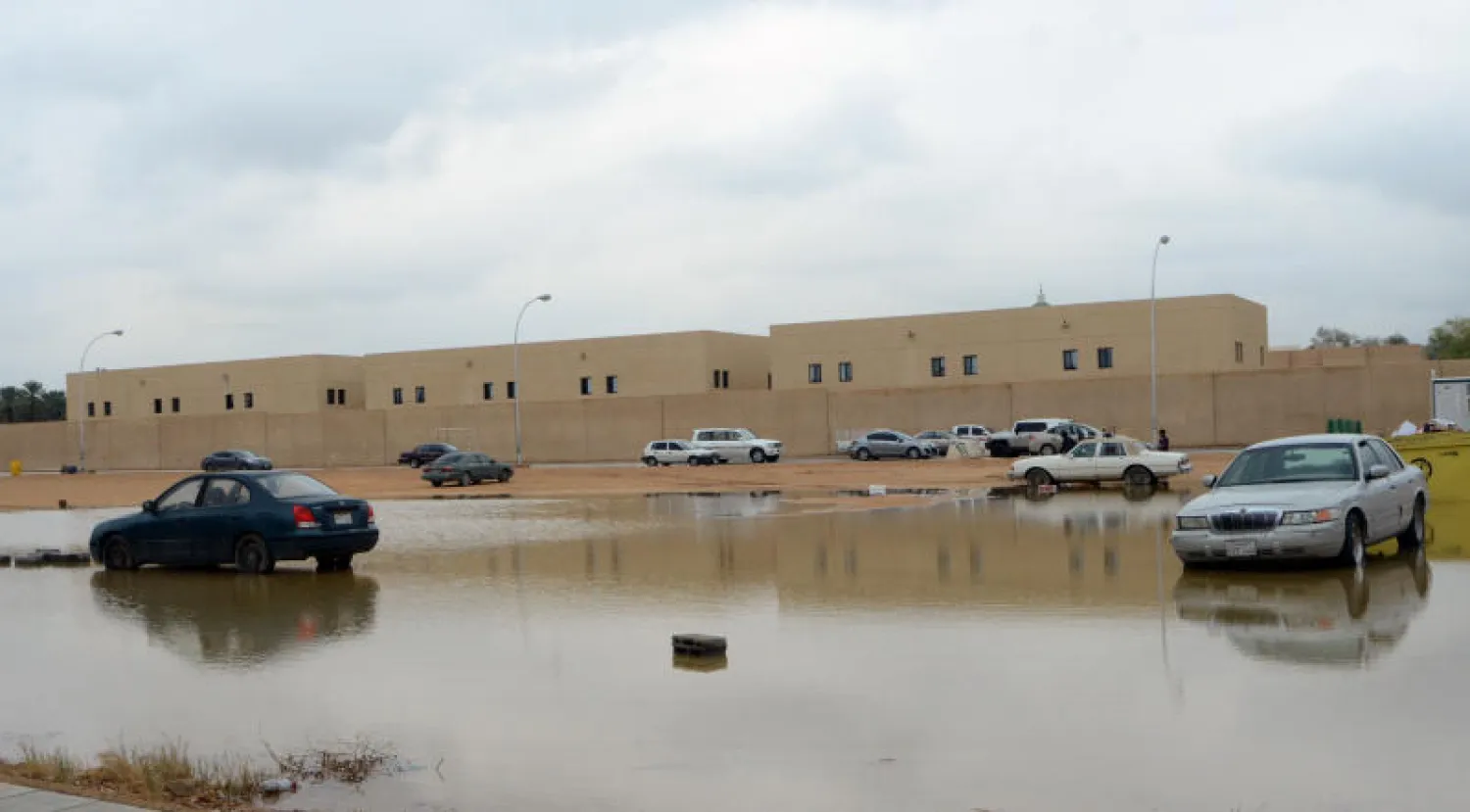  الأمطار تسببت في تكوين تجمعات مائية داخل الأحياء من مساء الأمس 