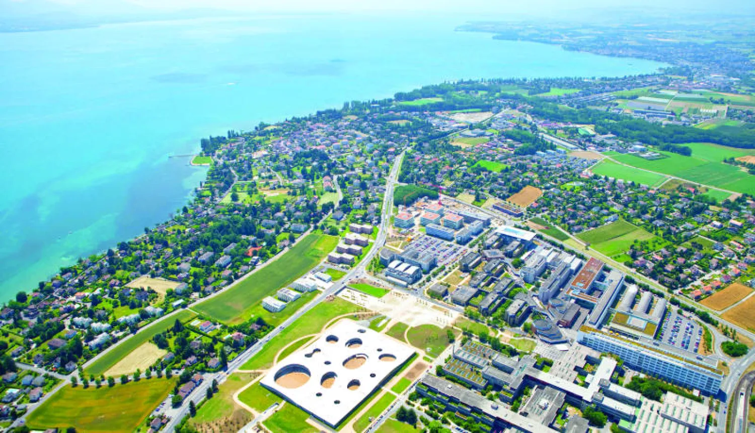 منظر عام لمدينة لوزان في سويسرا 