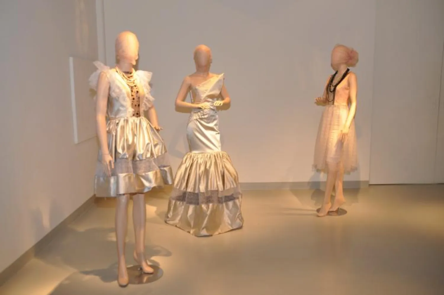 من مجموعة سارة الدويش المستوحاة من الفراشات 