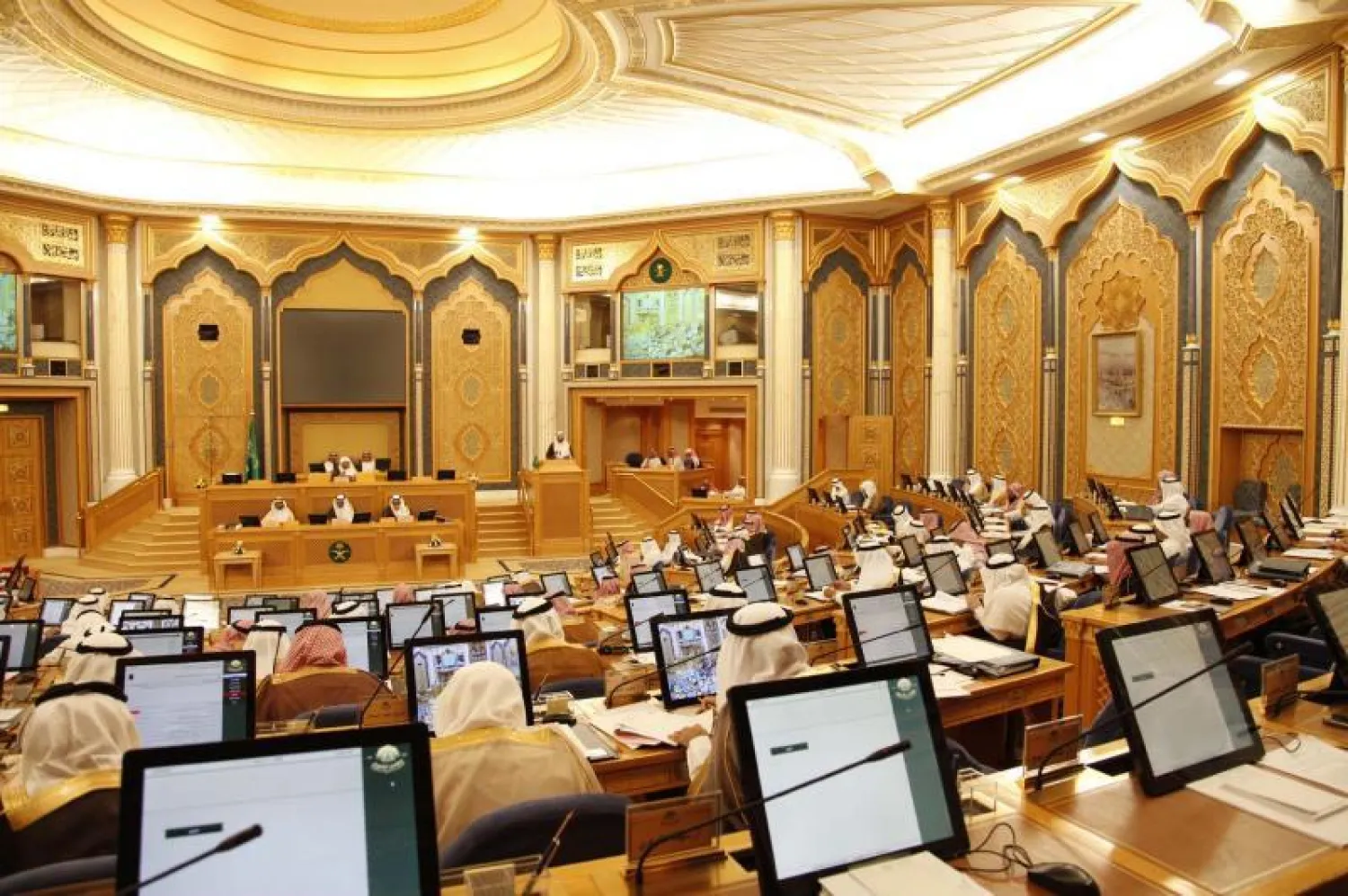 الشورى يشكل لجنة لدراسة زيادة سلم الرواتب ويطالب الهلال الأحمر بإعادة خطة استراتيجية للإغاثة