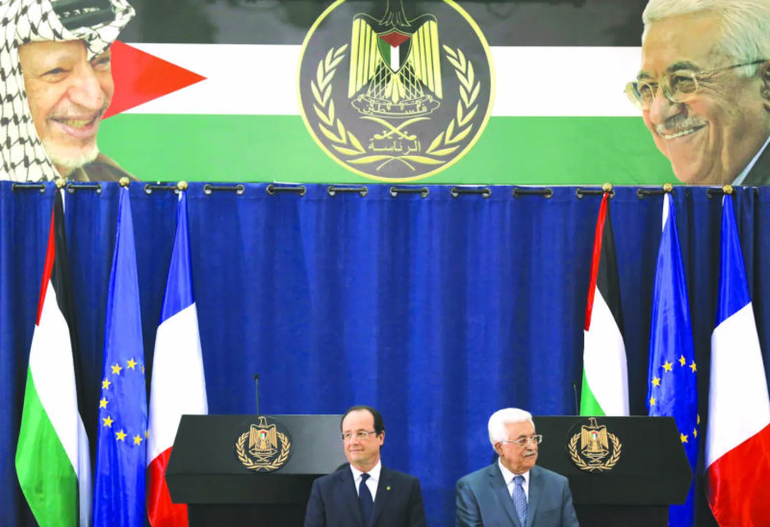 هولاند يدعو عباس إلى تأجيل مسألة عودة اللاجئين.. ويندد بالاستيطان