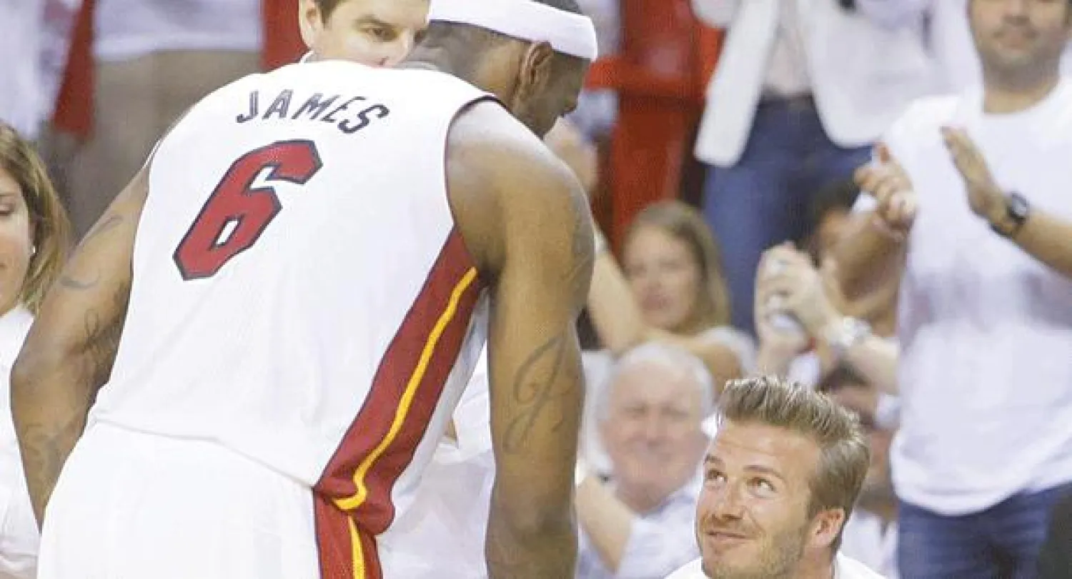 ديفيد بيكام مع نجم كرة السلة الشهير ليبرون جيمس الذي يتطلع لمشاركته في مشروعه الجديد