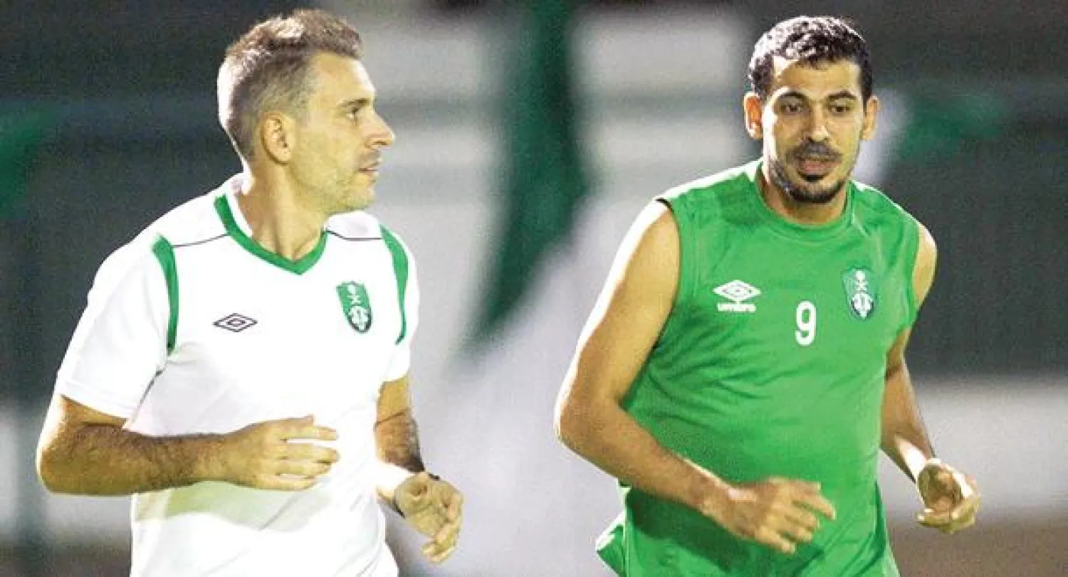 العراقي يونس محمود انضم لتدريبات الأهلي بعد حرمانه من مباراة منتخب بلاده أمام إندونيسيا أمس  