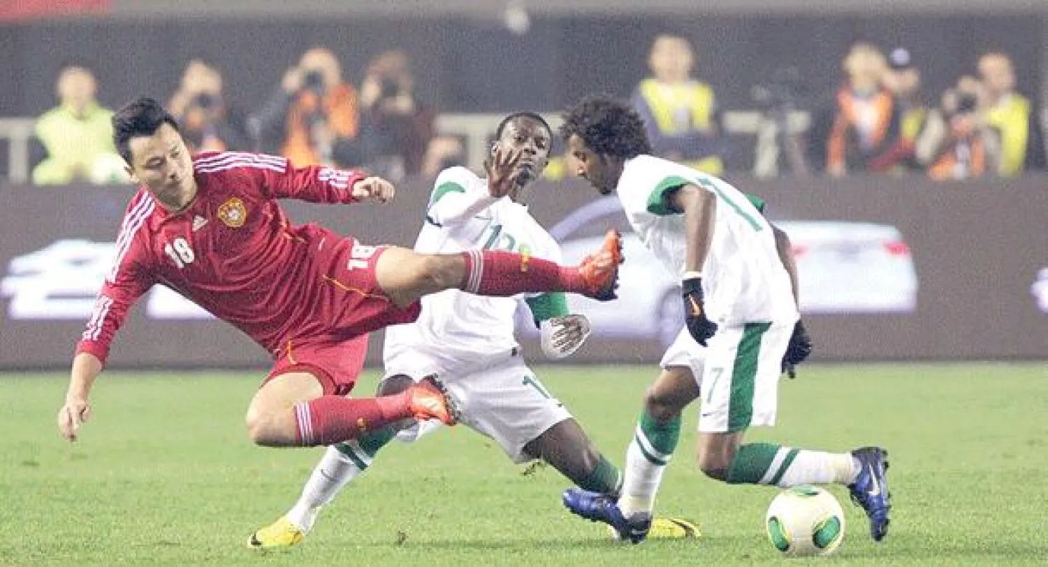 جانب من مباراة المنتخب السعودي والصين أمس ضمن التصفيات الآسيوية 