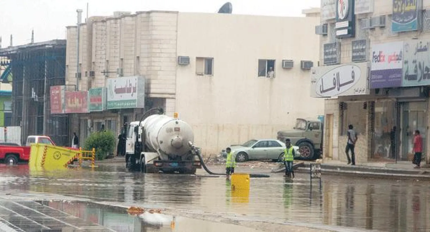 أحد شوارع العاصمة الرياض كما بدا أمس (تصوير: علي العريفي)