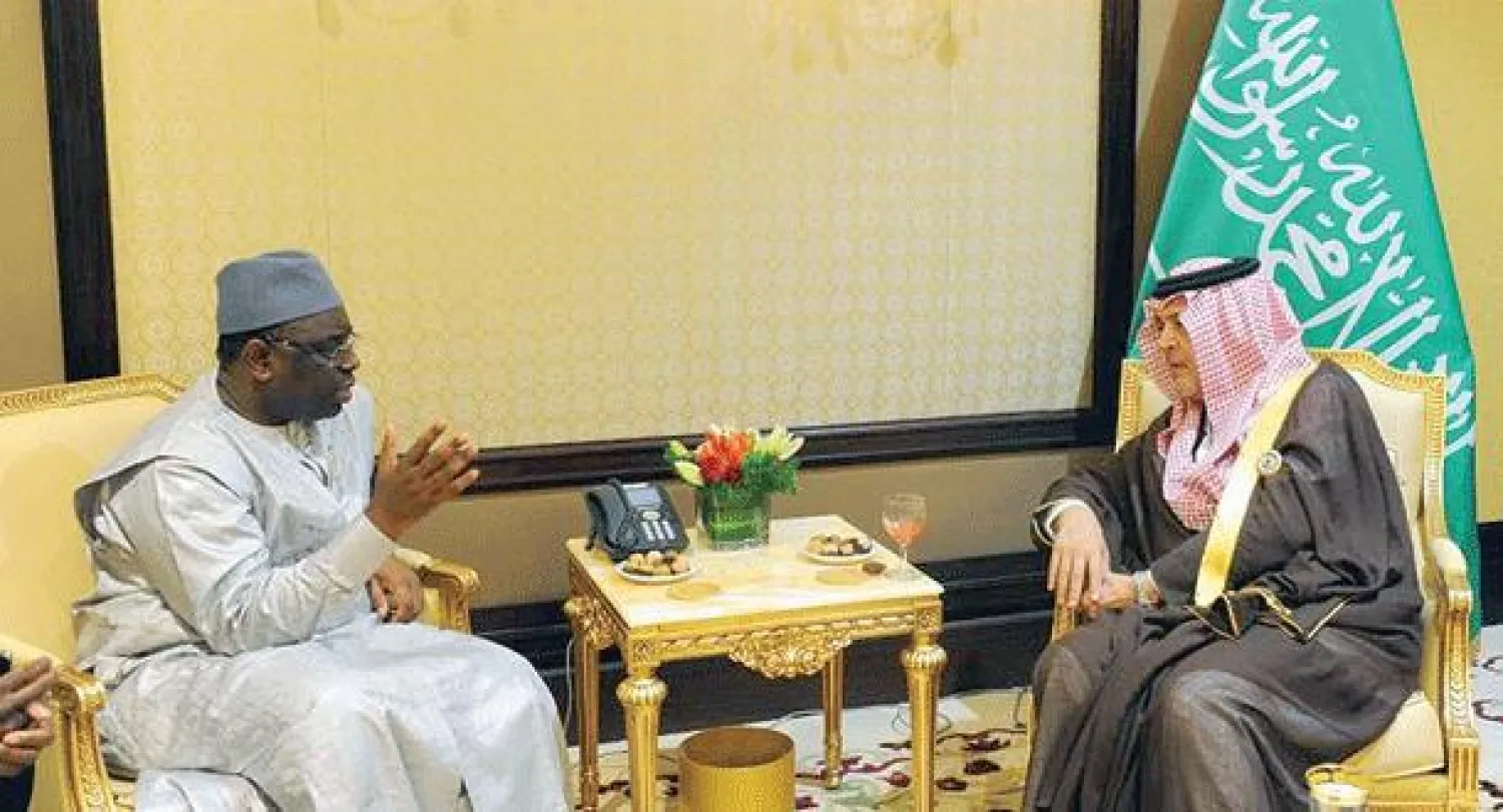 الأمير سعود الفيصل وزير الخارجية السعودي خلال لقائه الرئيس السنغالي في العاصمة الكويتية أمس (واس)