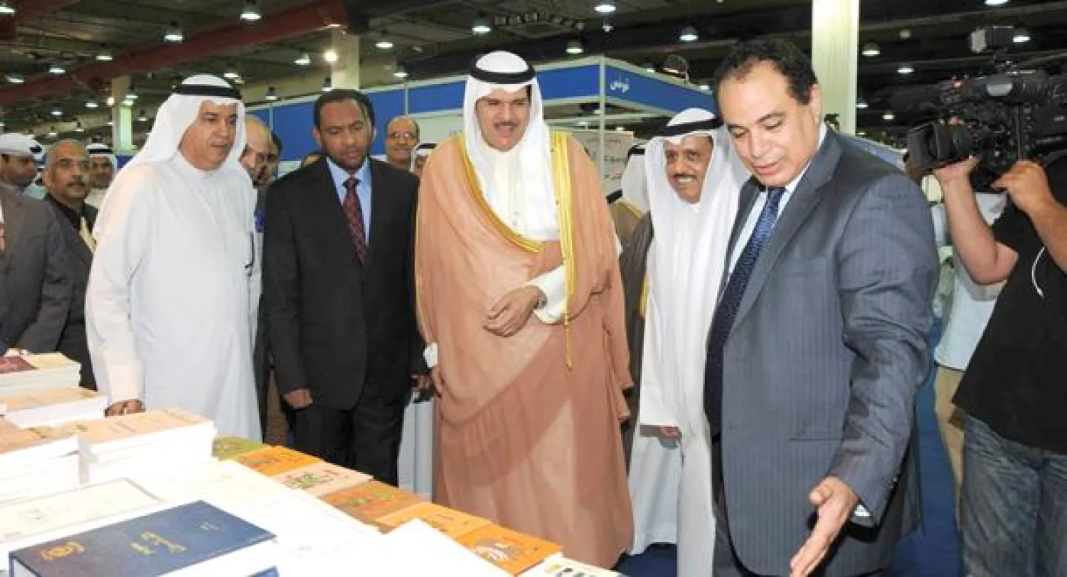 الشيخ سلمان الحمود مفتتحا الدورة الجديدة لمعرض الكويت للكتاب ({الشرق الأوسط})