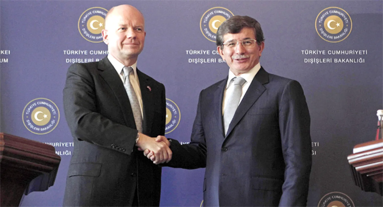 هيغ يلتقي نظيرة التركي ضمن زيارته لاسطنبول (رويترز)