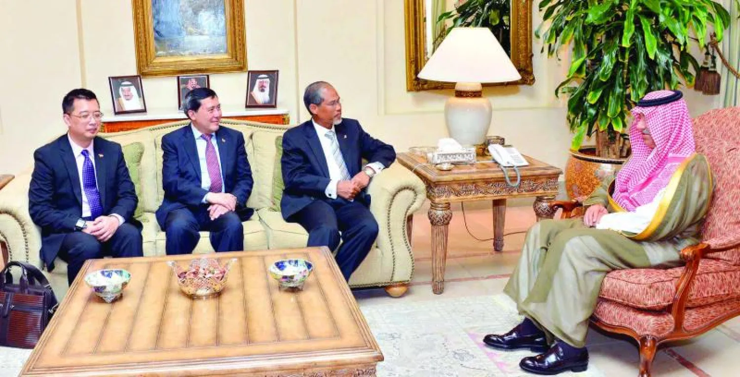 نائب وزير الخارجية السعودي يستقبل كبير وزراء الدولة للشؤون الخارجية والداخلية في سنغافورة