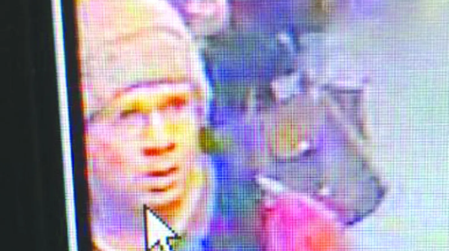 مساع لحل لغز «مسلح باريس» بعد توقيفه في حالة غيبوبة