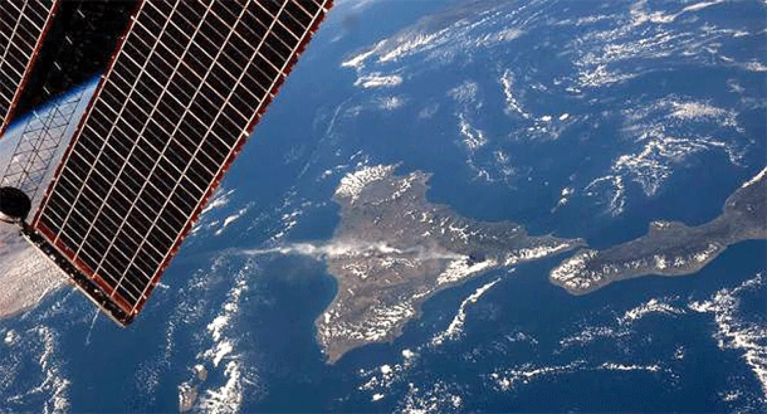 دبي تنجح في اطلاق ثاني أقمارها الصناعية