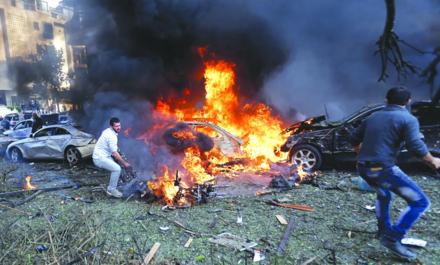 التحقيقات بتفجيري السفارة الإيرانية تظهر أن الانتحاريين غير لبنانيين