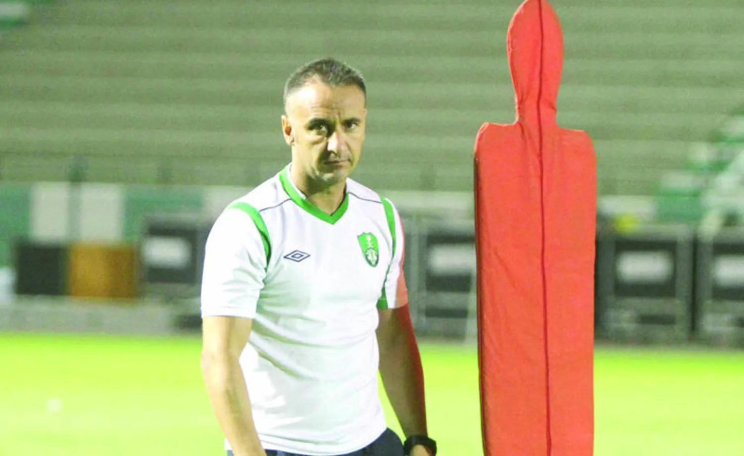 مدرب الأهلي بيريرا يؤجل اختيار عناصره الأساسية لمواجهة التعاون