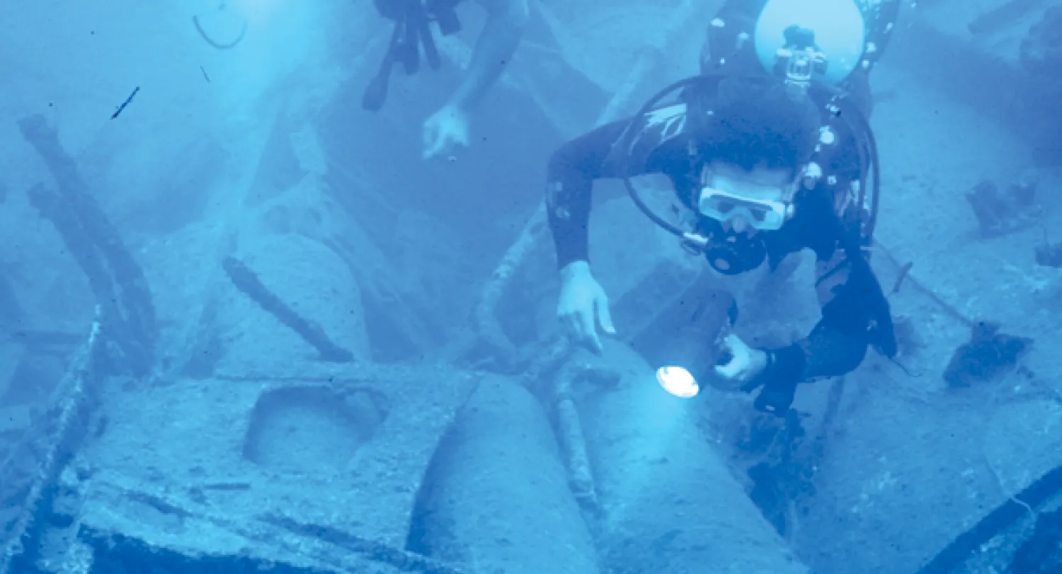  «سياحة الغوص على حطام الغواصة».. السفلير