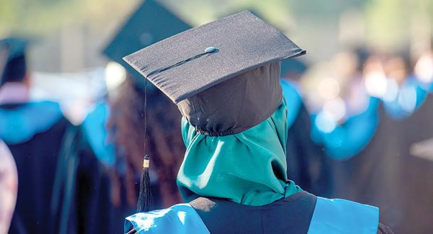 كاتب واكاديمي بحريني