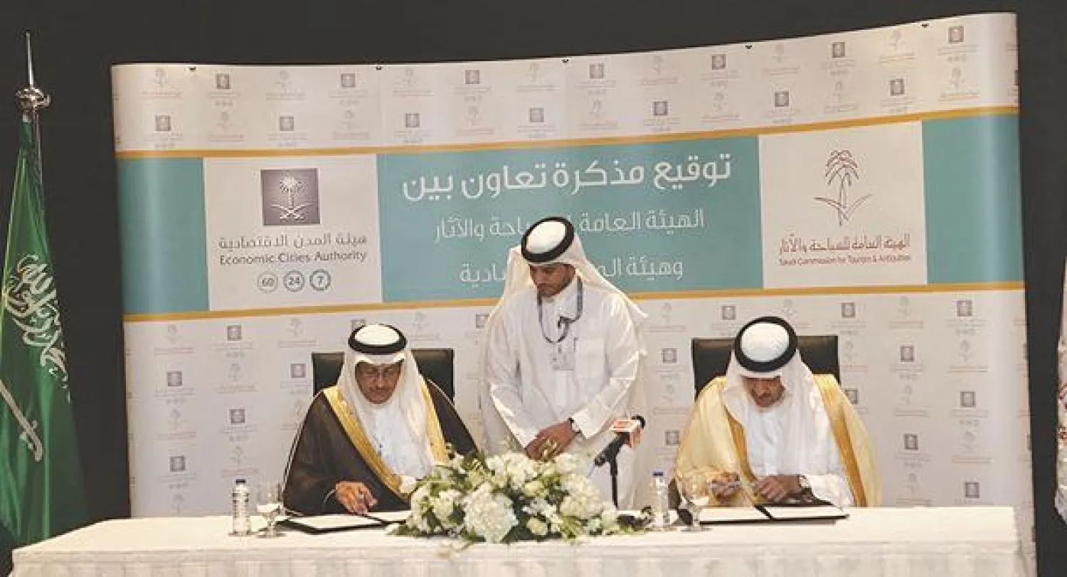 وقع الاتفاقية من جانب الهيئة العامة للسياحة والآثار الأمير سلطان بن سلمان بن عبد العزيز، رئيس الهيئة، ومن جانب هيئة المدن الاقتصادية المهندس عبد اللطيف بن أحمد العثمان («الشرق الأوسط»)
