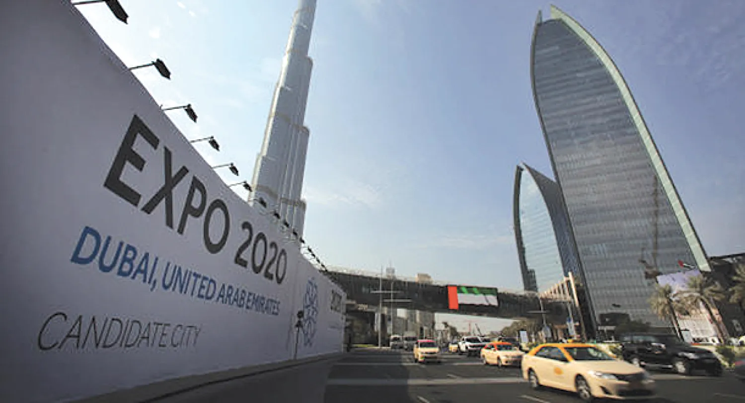 أحد الإعلانات الخاصة بمعرض «إكسبو 2020» في مدينة دبي (أ.ب)