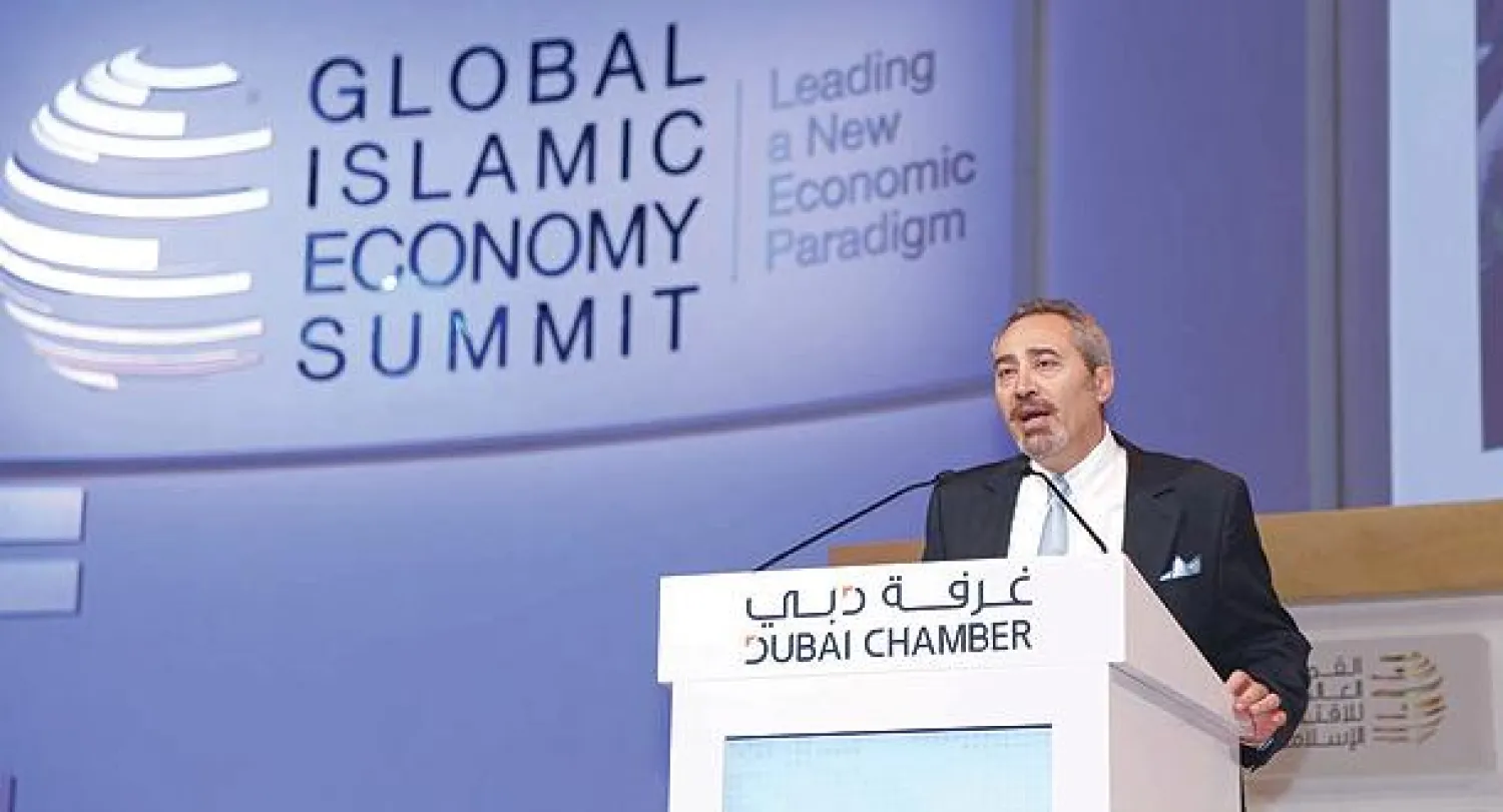 طراد المحمود، الرئيس التنفيذي لمصرف أبوظبي الإسلامي خلال مشاركته في القمة («الشرق الأوسط»)