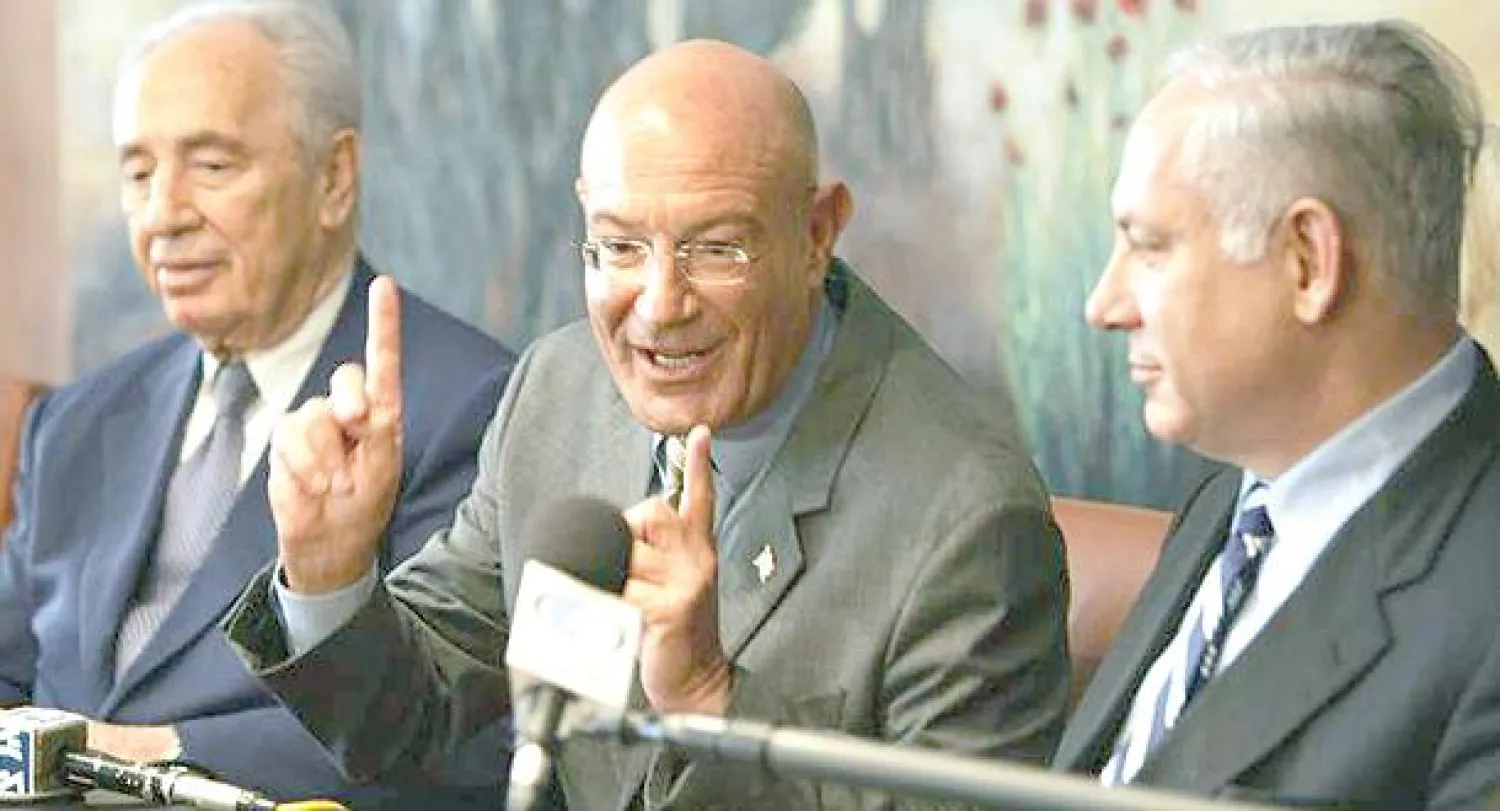 حتى عندما دخل مجال الأفلام في هوليوود استمر ميلتشان في نشاطاته السرية وظل قريبا من القيادة الإسرائيلية