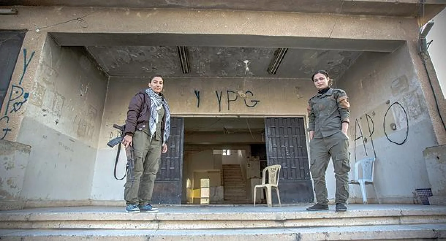 مقاتلات كرديات في خط المواجهة