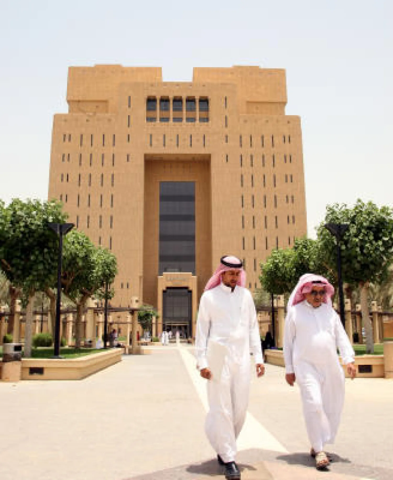 زادت الآمال لدى قطاع الأعمال والمحامين بإقرار أنظمة المرافعات الأخيرة لتساهم في حل كثير من العثرات القضائية (المصدر: الشرق الأوسط)