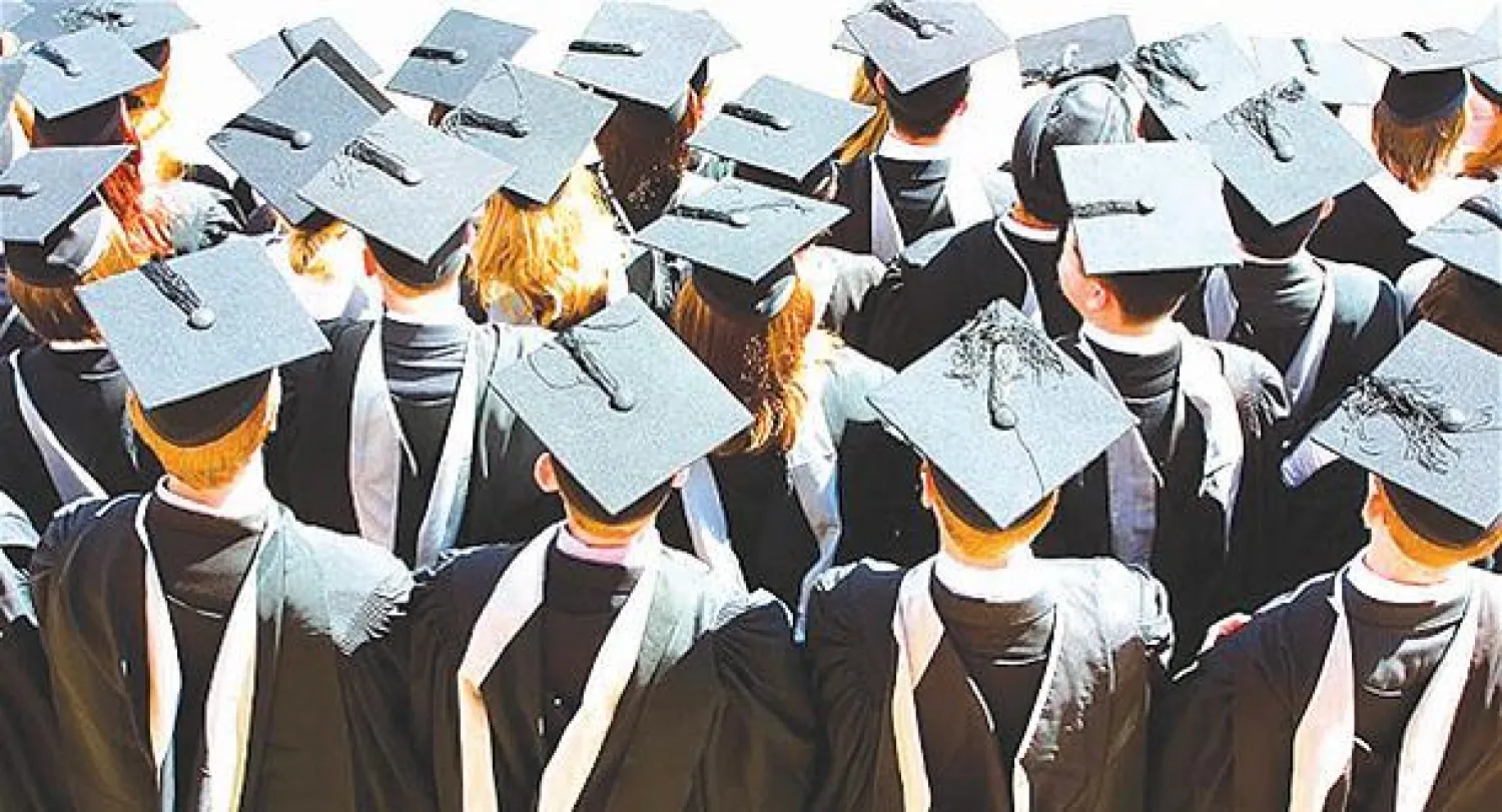 طلاب كليات الدراسات العليا في الجامعات الأميركية