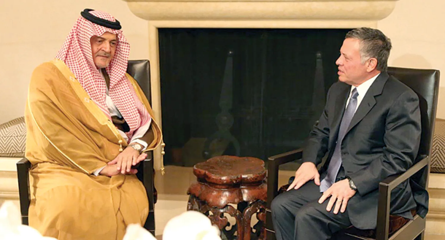 الملك عبد الله الثاني لدى لقائه الأمير سعود الفيصل في عمان أمس (البتراء)