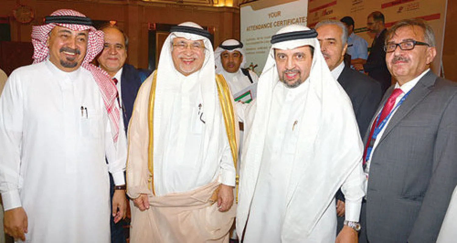 د. عبد العزيز خوجه خلال مشاركته في المنتدى