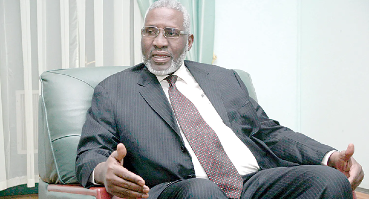 قال نائب الرئيس السوداني الدكتور الحاج آدم، إن علاقات بلاده مع إيران في حدود المصالح المشتركة و«لا أسرار فيها».. و«لن تكون على حساب العلاقات التاريخية مع دول الخليج». وأشار آدم في حوار مع «الشرق الأوسط»، إلى «أواصر الصداقة» مع السعودية والدول الخليجية، وقال إنها ممتدة عبر التاريخ، مشيدا بالمواقف...