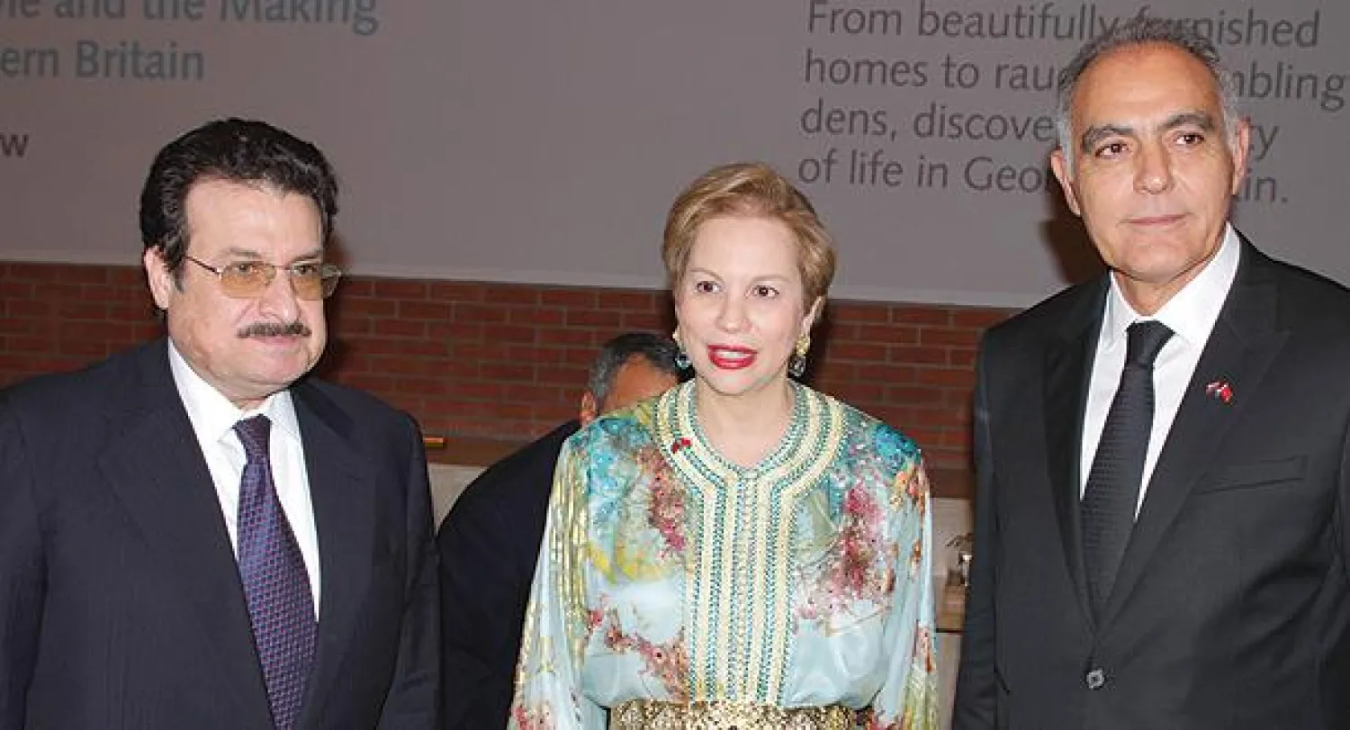 الأميرة للا جمالة سفيرة المغرب في لندن والأمير محمد بن نواف سفير خادم الحرمين الشريفين لدى المملكة المتحدة في صورة تذكارية مع صلاح الدين مزوار وزير خارجية المغرب (تصوير: جيمس حنا)