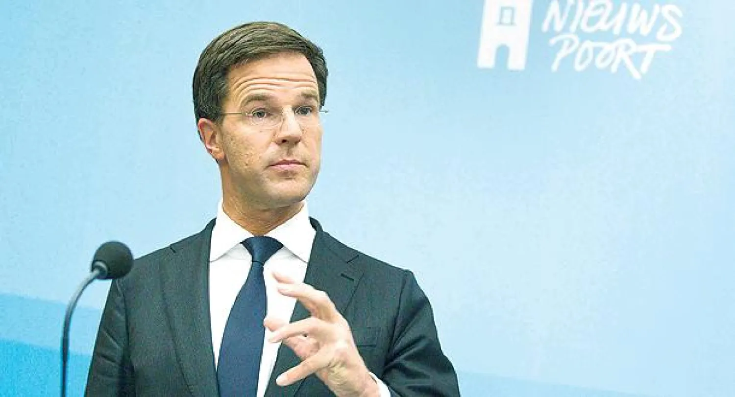 وزير المالية الهولندي مارك رات خلال مؤتمر صحافي بعد إعلان ستاندارد أند بورز خفض التصنيف الائتماني لبلاده (رويترز)