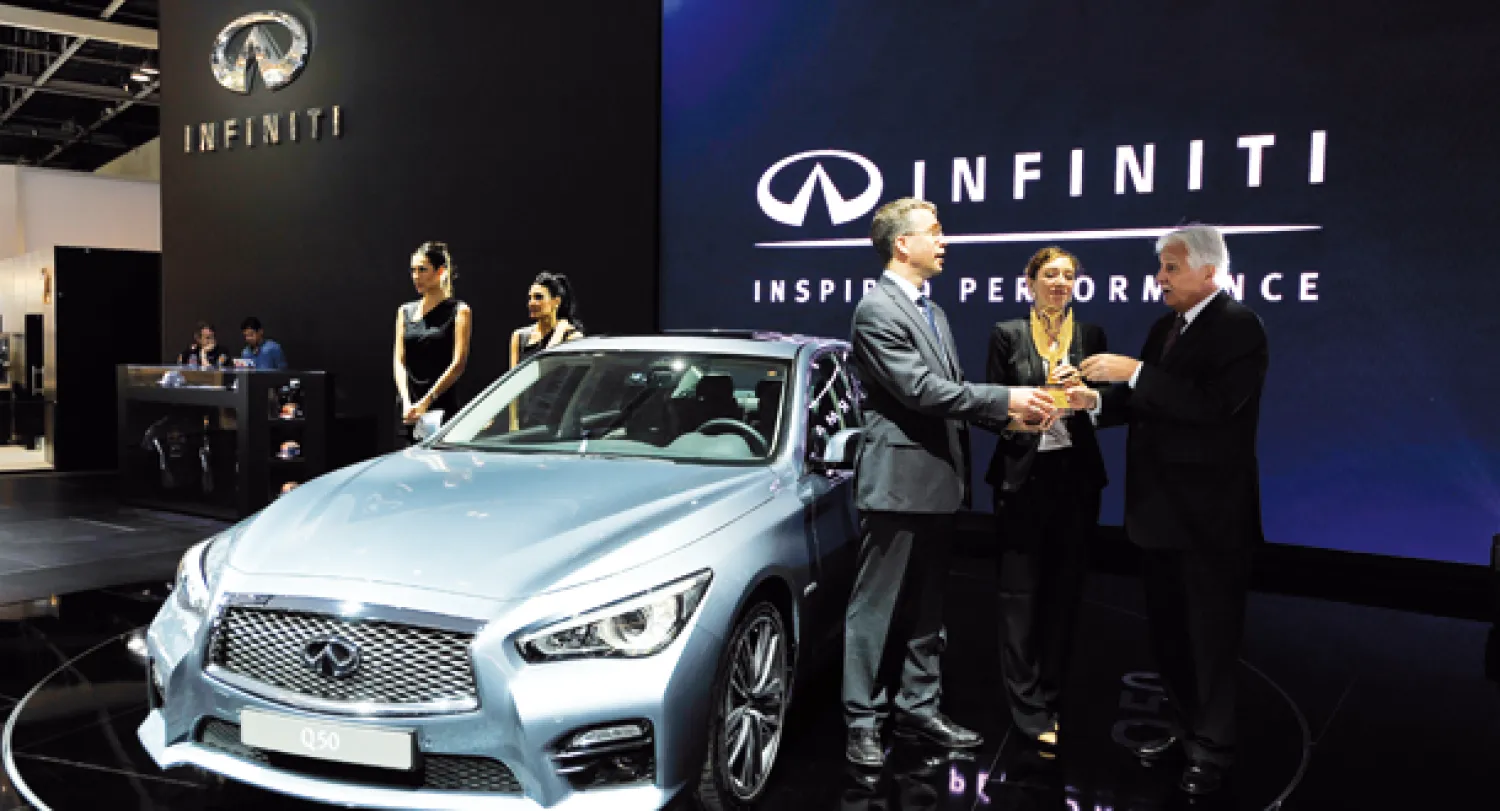 «إنفينيتي كيو 50».. إطلالة معرض دبي للسيارات