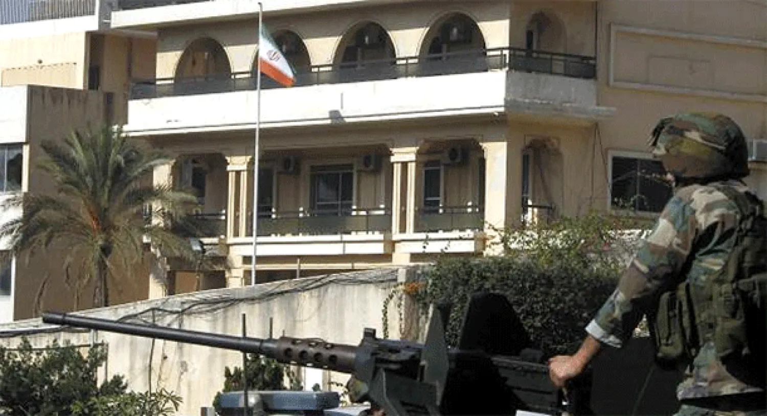 سقوط صاروخ قرب السفارة الإيرانية في لبنان