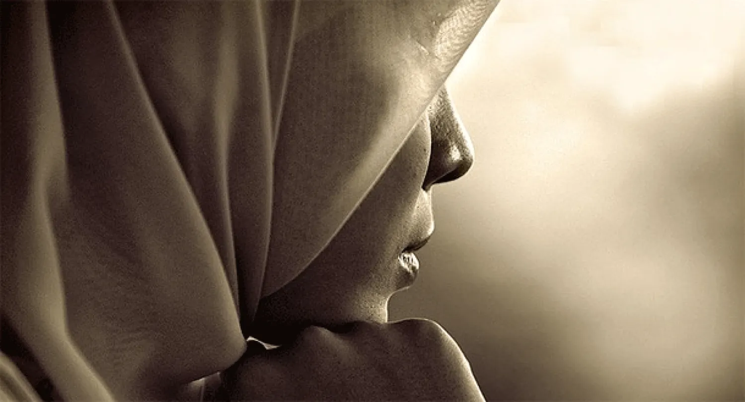 محكمة فرنسية تحكم بصرف موظفة ترتدي الحجاب