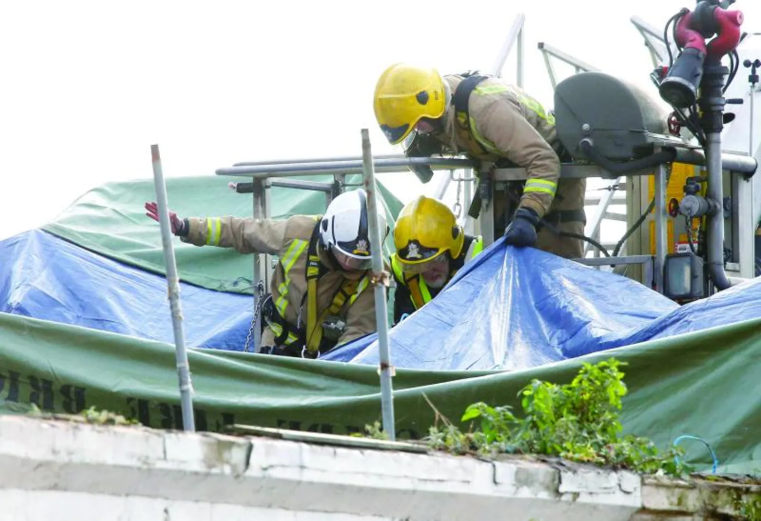 مقتل ثلاثة أشخاص إثر سقوط هليكوبتر للشرطة على سقف حانة