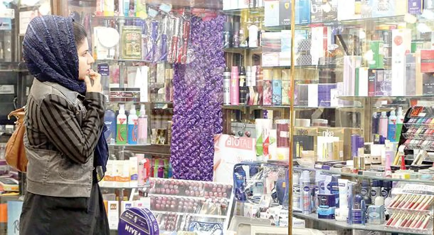 لدى إيران آمال بأن ينتعش الاقتصاد بمجرد تخفيف العقوبات في الأسابيع المقبلة (إ.ب.أ)