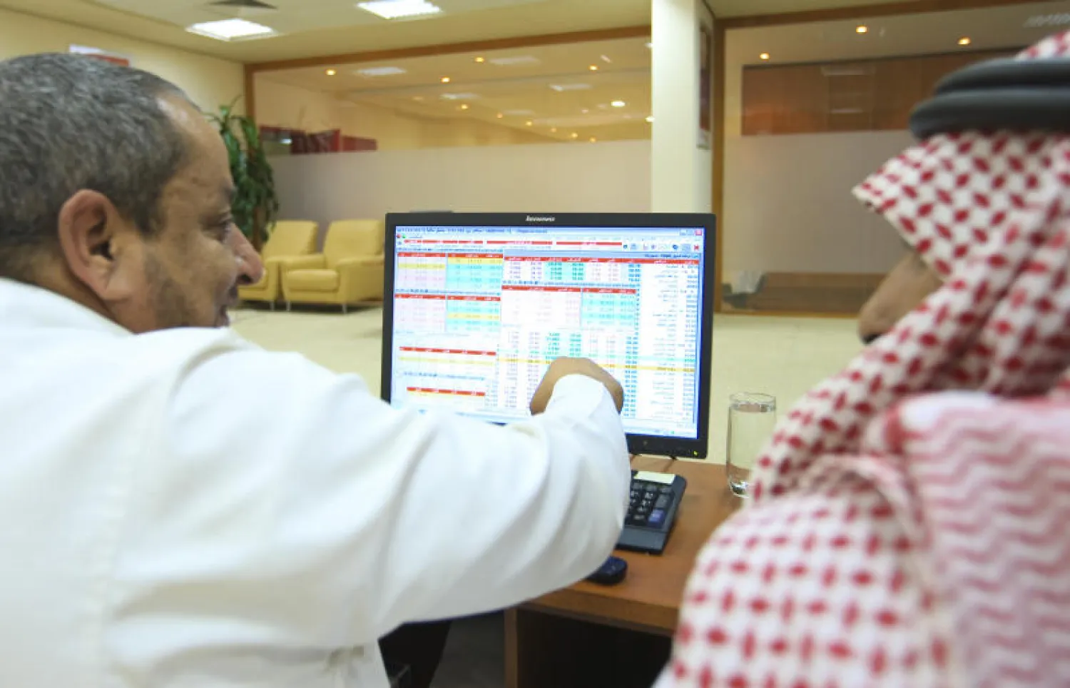 الأسهم السعودية ماضية في استعادة بريقها المنطفأ بانتعاش حركة تداولاتها خلال هذا العام (تصوير: أحمد فتحي)