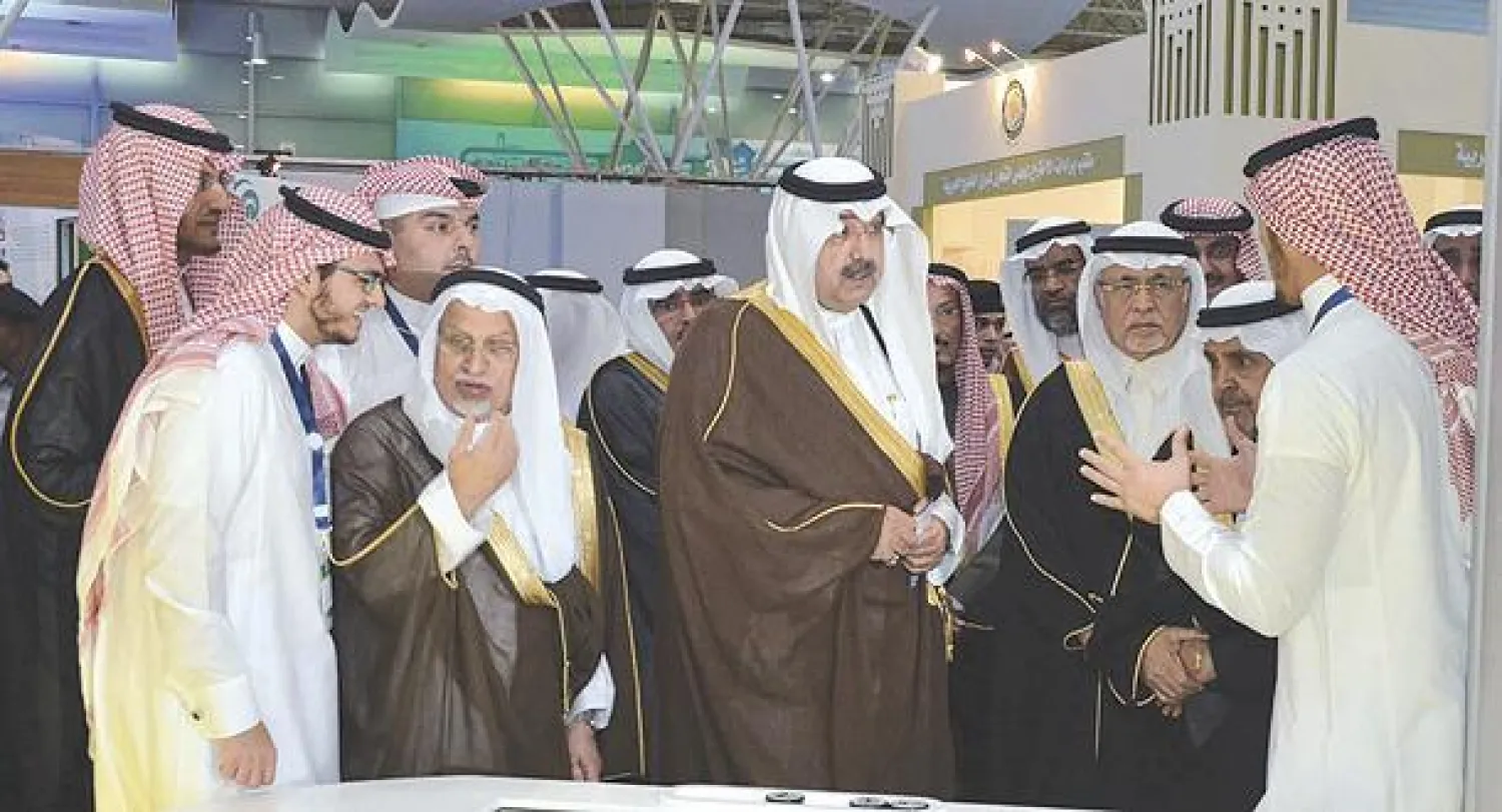 وزير التربية والتعليم خلال افتتاحه معرض «ابتكار 2013» (واس)