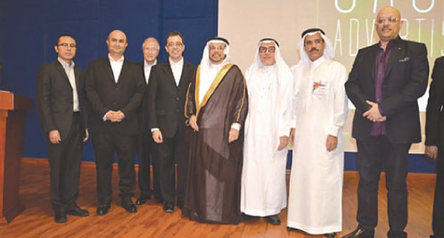 مشاركون ضمن ندوة «الإعلان في العصر الرقمي» التي نظمتها كلية جدة للإعلان، أمس، بمشاركة 400 خبير («الشرق الأوسط»)