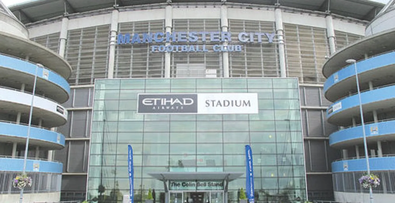 وضع شعار طيران «الاتحاد» على ملعب سيتي جلب للنادي 18 مليون إسترليني بالعام