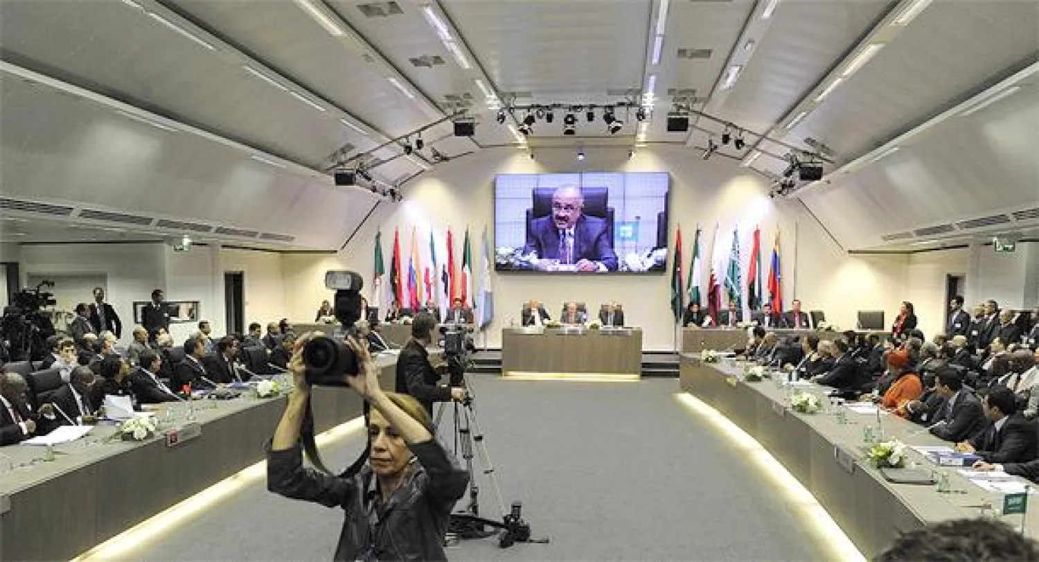 «أوبك» تبقي سقف الإنتاج على ثلاثين مليون برميل يوميا لستة أشهر مقبلة