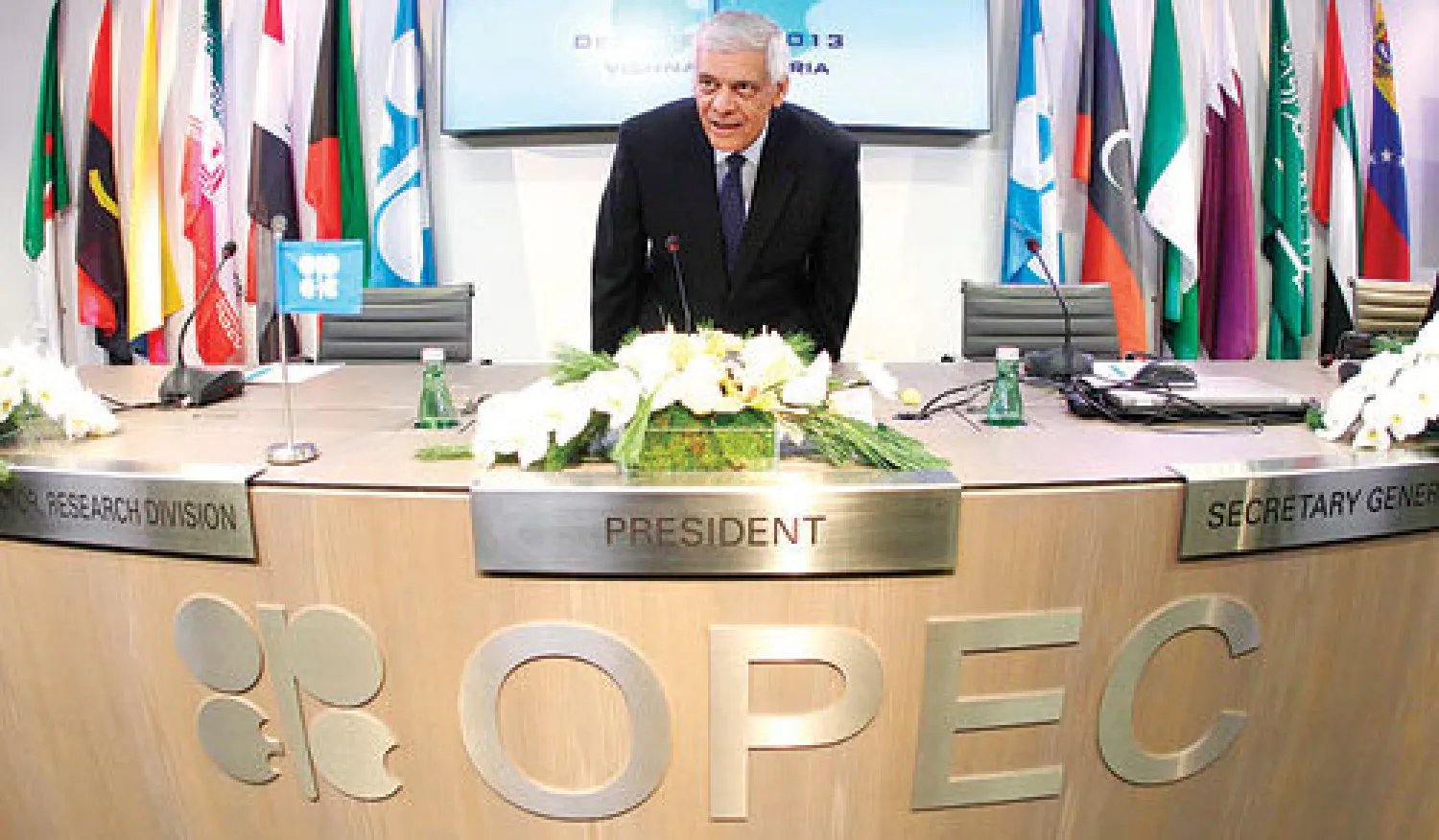 حافظت «اوبك» على عبد الله سالم البدري أمينا عاما للمنظمة لعام إضافي يبدأ من يناير (كانون الثاني) المقبل (رويترز)