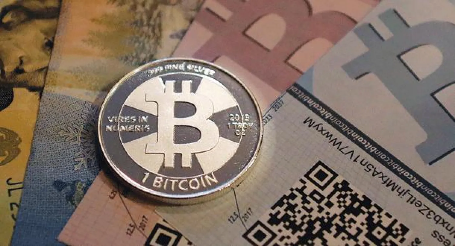 بتكوين تزداد شهرة وغموضا بينما ارتفع سعرها فوق 100 دولار غير متأثر بأي أحداث (رويترز) 