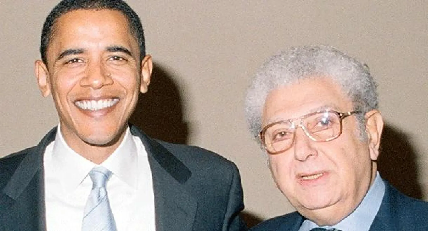 صورة تجمع شريف بسيوني وأوباما أثناء زيارة قام بها الرئيس الأميركي لشيكاغو عام 2008