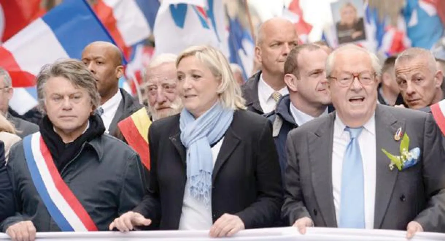 مارين لوبن زعيمة اليمين المتطرف تعد التقرير بمثابة  «إعلان حرب على الفرنسيين الذين يطالبون بوقف الهجرات المكثفة»